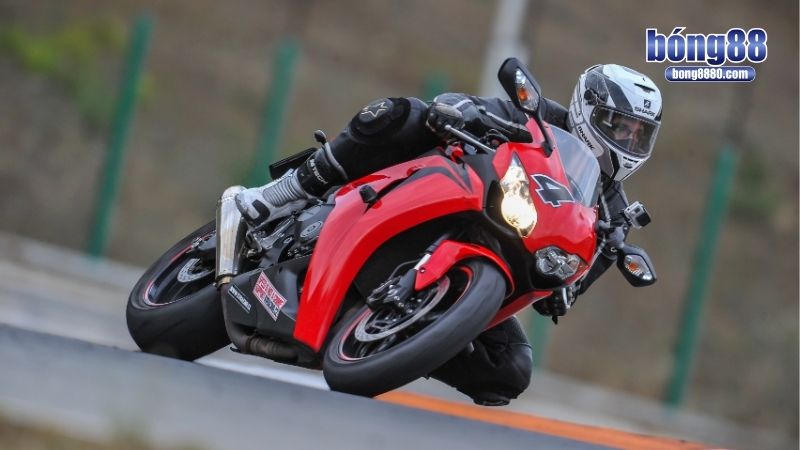 Cá độ đua xe máy bong88 - Bộ môn của tốc độ và kỹ năng Nên cá độ đua xe máy hay cược bóng đá?